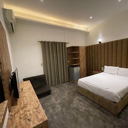 Valencia Ap Cairo Hotell Exteriör bild