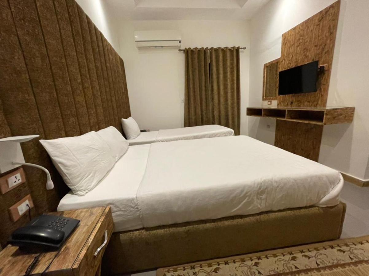 Valencia Ap Cairo Hotell Exteriör bild